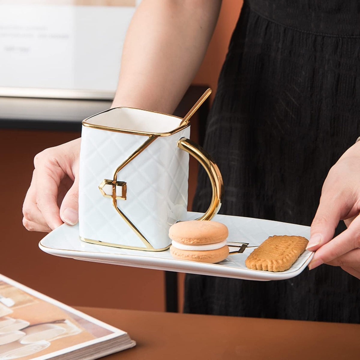 Handbag-Shaped Ceramic Tea & Coffee Mug Set of 4 – Gold Accent, 10 oz