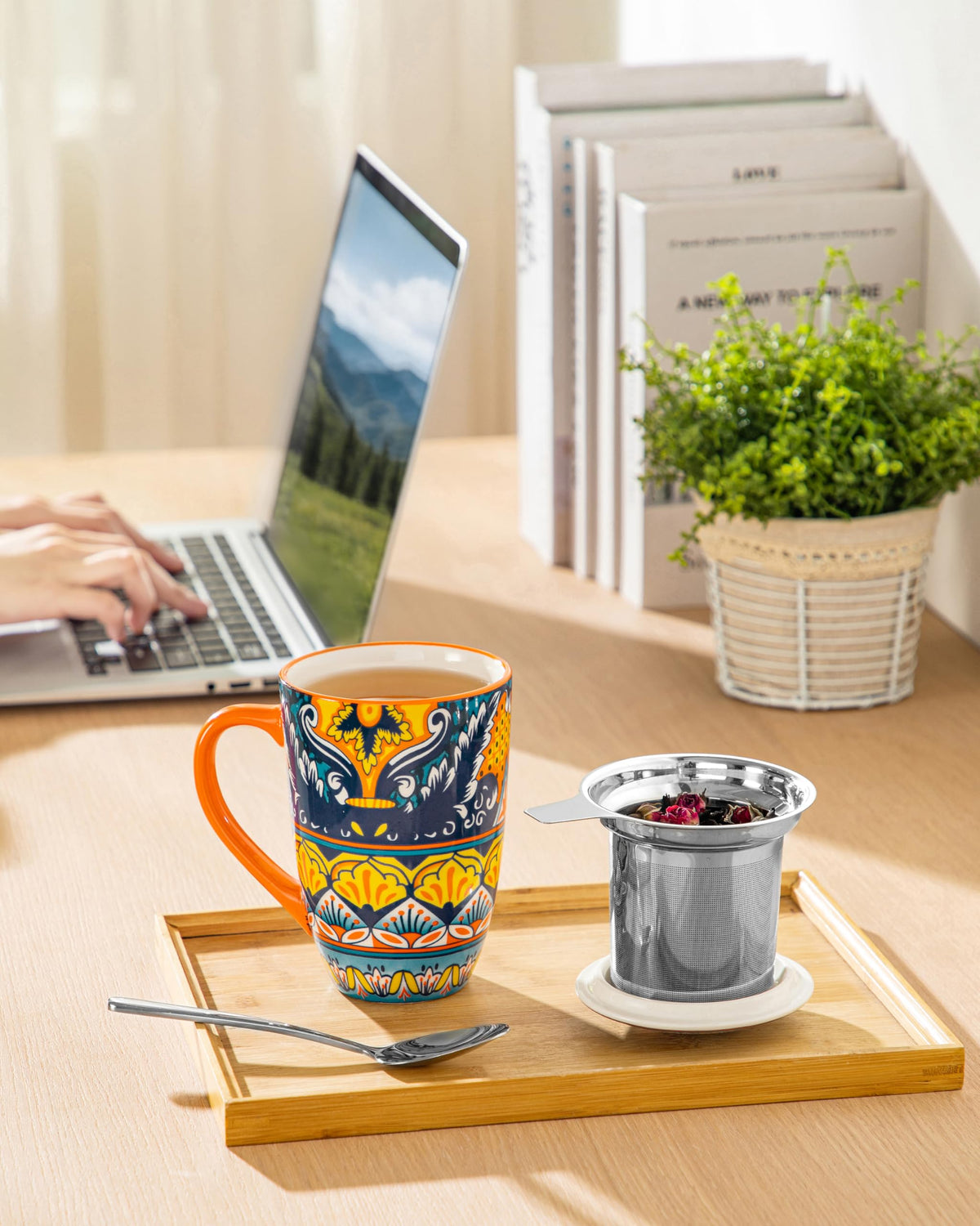 Ceramic Tea Infuser Mug with Lid, 18 oz – Bohemian Forest Daisy Pattern, Microwave & Dishwasher Safe