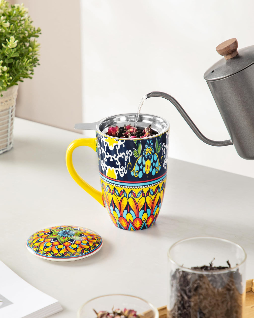 Ceramic Tea Infuser Mug with Lid, 18 oz – Bohemian Forest Daisy Pattern, Microwave & Dishwasher Safe