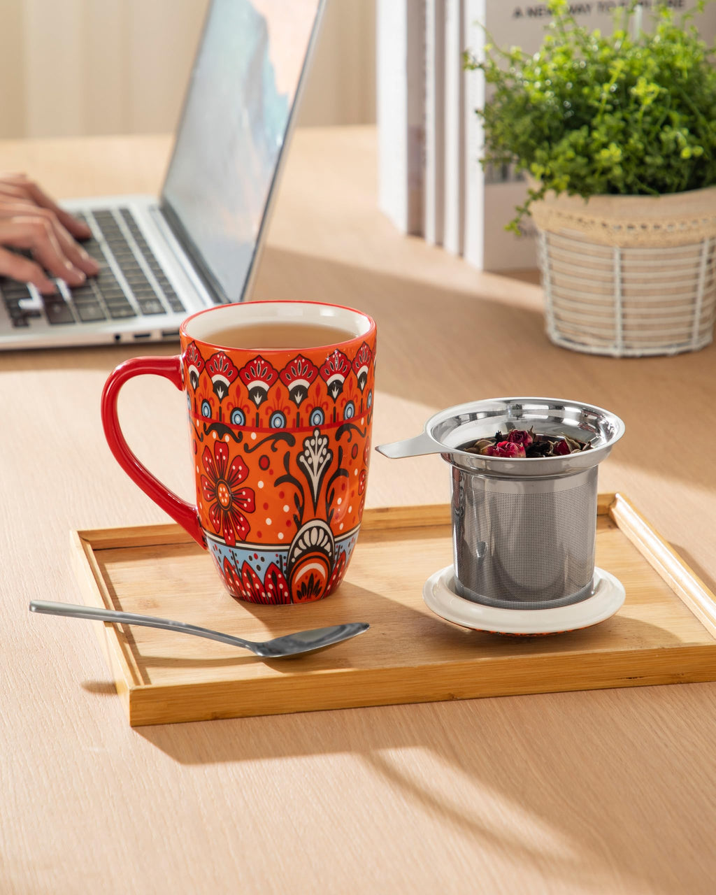 Ceramic Tea Infuser Mug with Lid, 18 oz – Bohemian Forest Daisy Pattern, Microwave & Dishwasher Safe