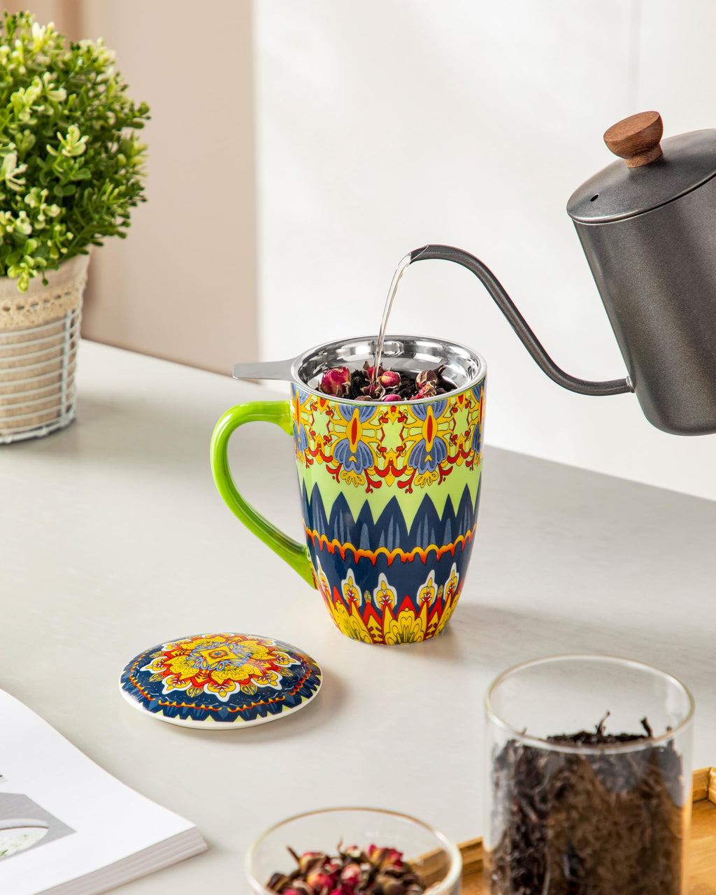 Ceramic Tea Infuser Mug with Lid, 18 oz – Bohemian Forest Daisy Pattern, Microwave & Dishwasher Safe