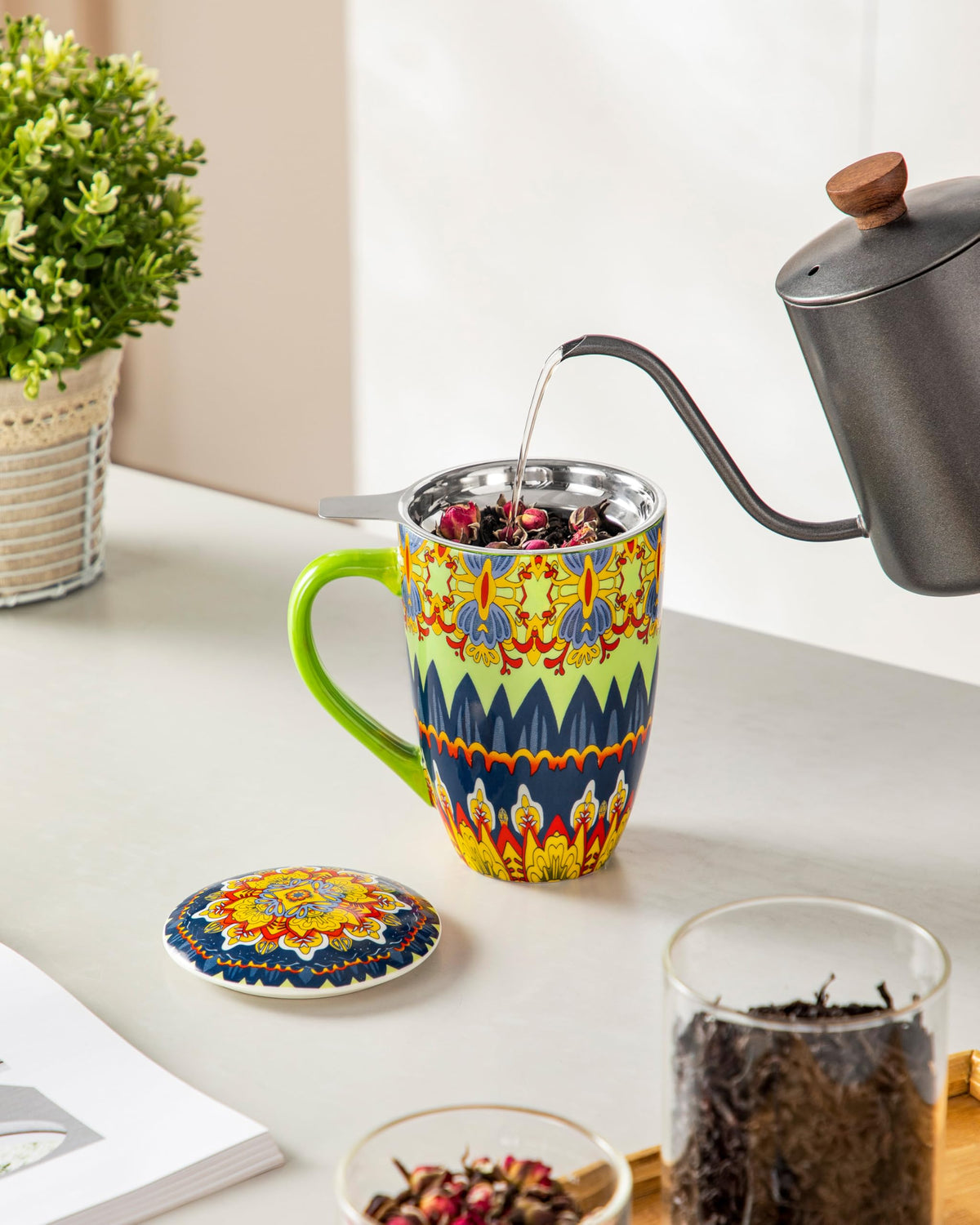 Ceramic Tea Infuser Mug with Lid, 18 oz – Bohemian Forest Daisy Pattern, Microwave & Dishwasher Safe