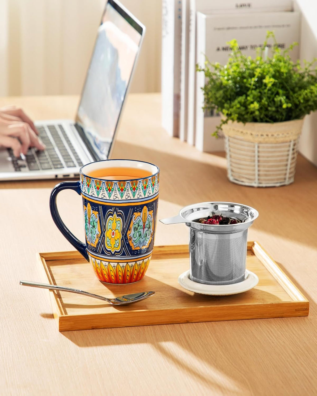 Ceramic Tea Infuser Mug with Lid, 18 oz – Bohemian Forest Daisy Pattern, Microwave & Dishwasher Safe