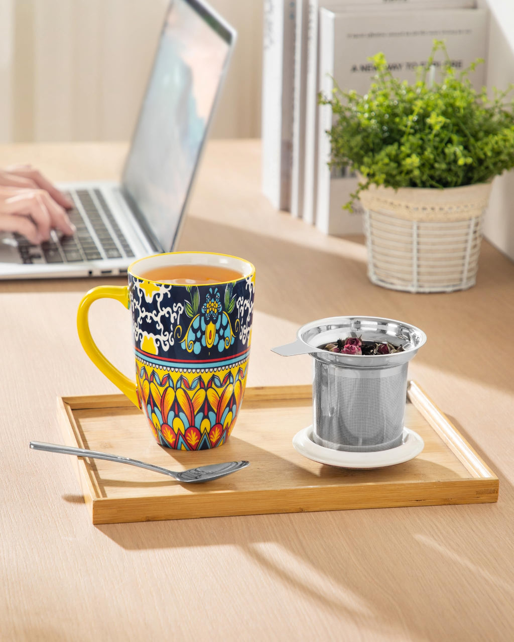Ceramic Tea Infuser Mug with Lid, 18 oz – Bohemian Forest Daisy Pattern, Microwave & Dishwasher Safe
