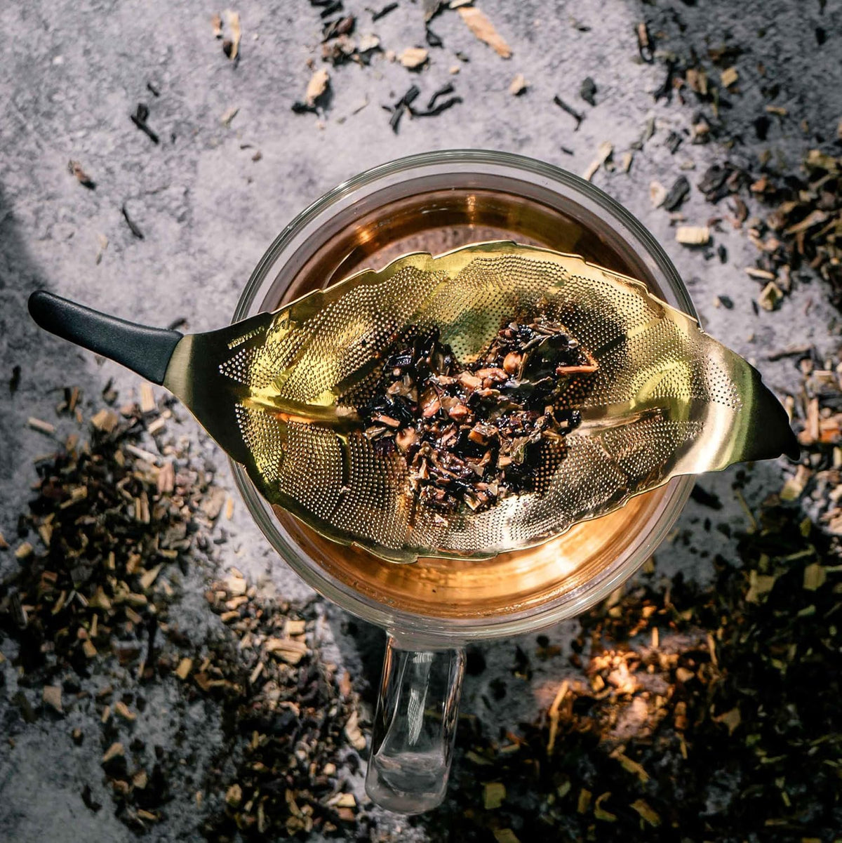 Leaf-Shaped Tea Strainer – Food-Grade Stainless Steel, Gold or Silver, Single-Cup Infuser